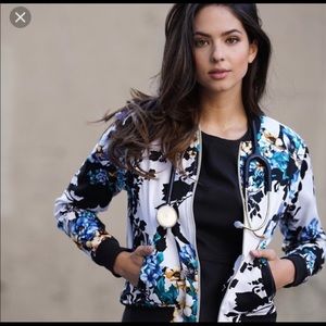 Jaanuu Scrub Jacket